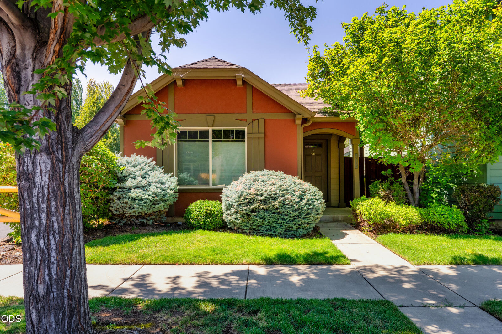 Property Photo:  417 NW 27th Street  OR 97756 