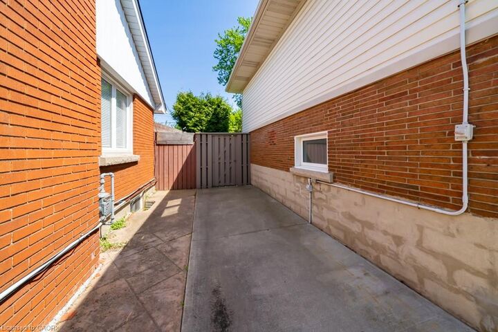 Property Photo:  47 Westminster Avenue 7  ON L9C 4L8 