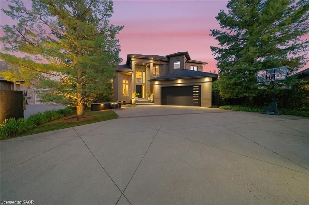Property Photo: 32 Kenny Court ON L2V 5G4