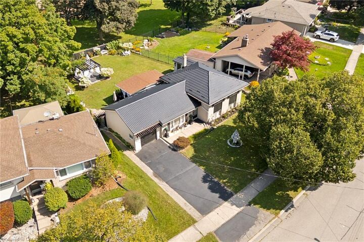Property Photo: 285 Stonybrook Drive ON N2M 4L8