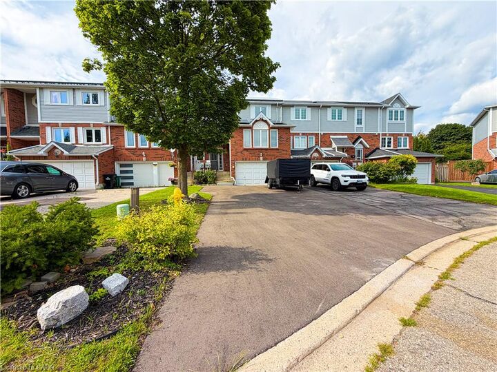 Property Photo:  76 Fairgreen Close  ON N1T 1T7 