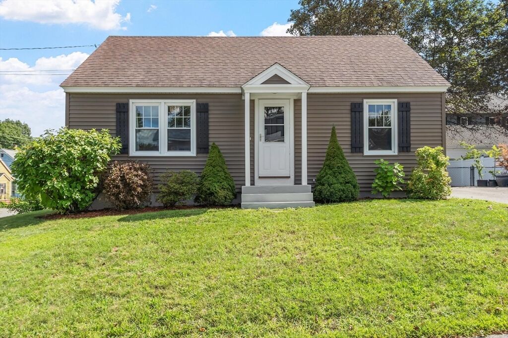 Property Photo:  4 Maverick St  MA 01420 