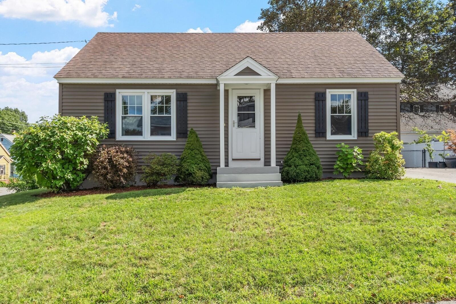 Property Photo:  4 Maverick St  MA 01420 