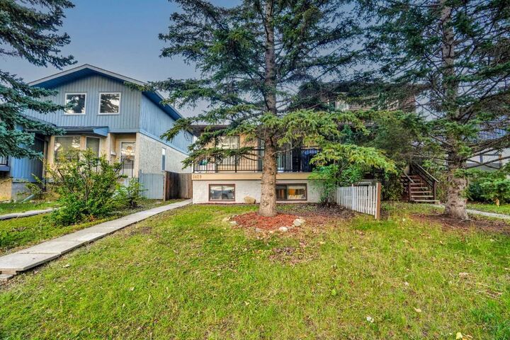 Property Photo:  3429 Cedarille Drive SW  AB T2W 3J3 