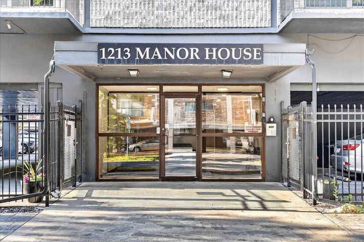 Property Photo: 1213 13 Avenue SW 401 AB T3C 0T2