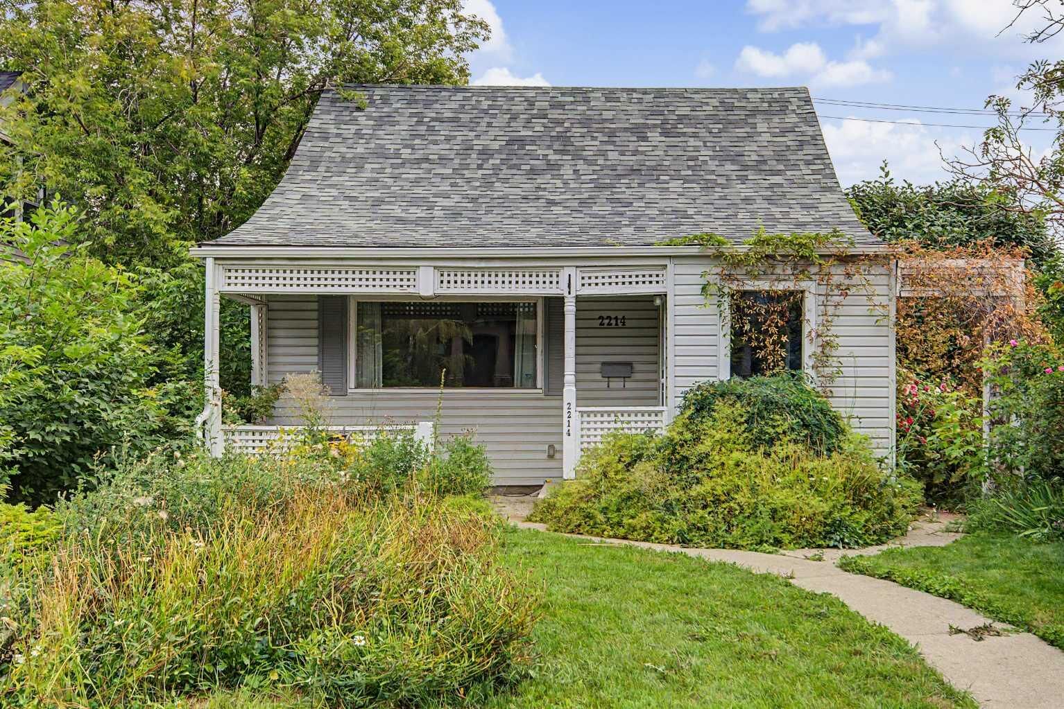 Property Photo:  2214 24A Street SW  AB T3E 1V8 
