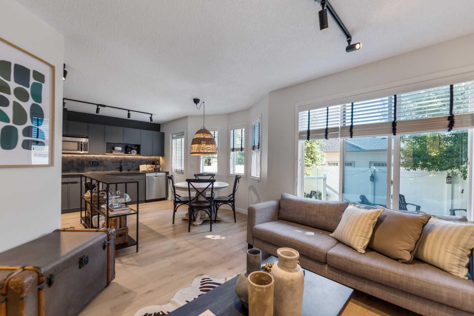 Property Photo: 19 Everridge Villas SW AB T2Y 4Y9