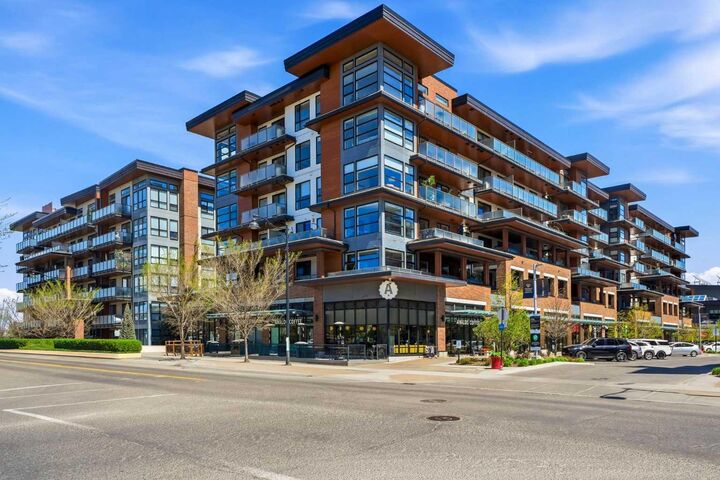 122 Mahogany Centre SE 618 — photo 1