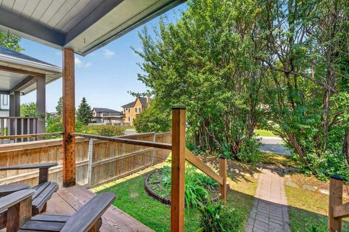 Property Photo:  303 27 Avenue NE  AB T2E 2A3 