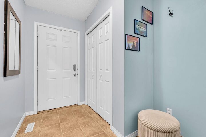 Property Photo: 28 Everhollow Way SW AB T2Y 5B4