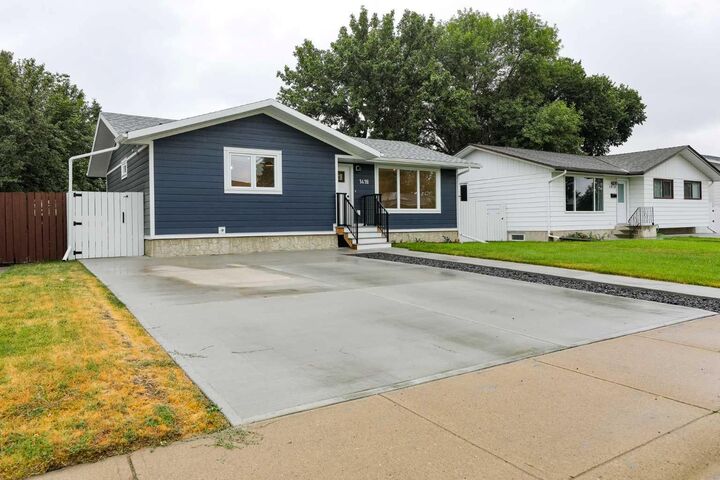 Property Photo: 1418 25 Avenue N AB T1H 4N7