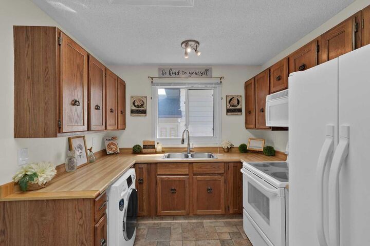 27 Bedridge Way NE — photo 1
