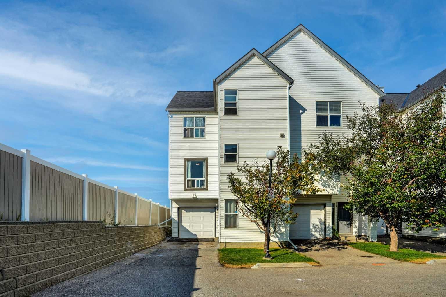 Property Photo: 200 Hidden Hills Terrace NW 28 AB T3A 6E8
