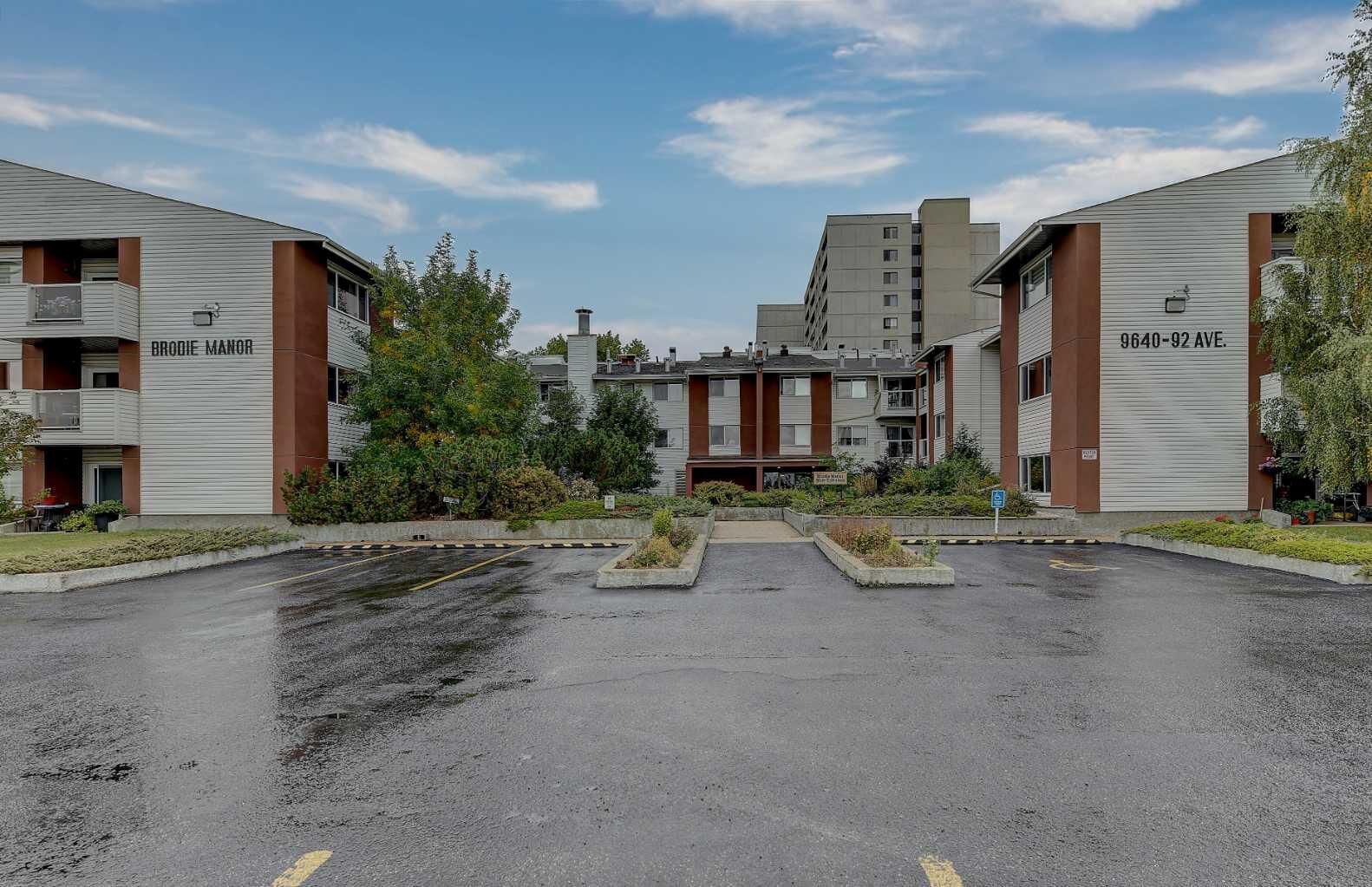 Property Photo:  9640 92 Avenue 35  AB T8V 0H4 