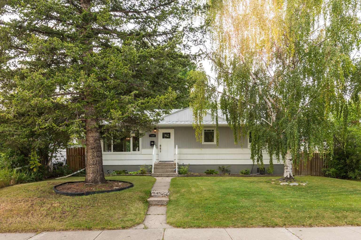Property Photo: 1124 28A Street S AB T1K 2W7