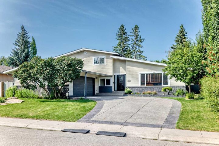 Property Photo: 1220 73 Avenue SW AB T2V 0S1