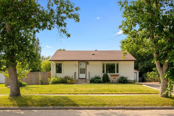 909 6 Street SW — photo 1