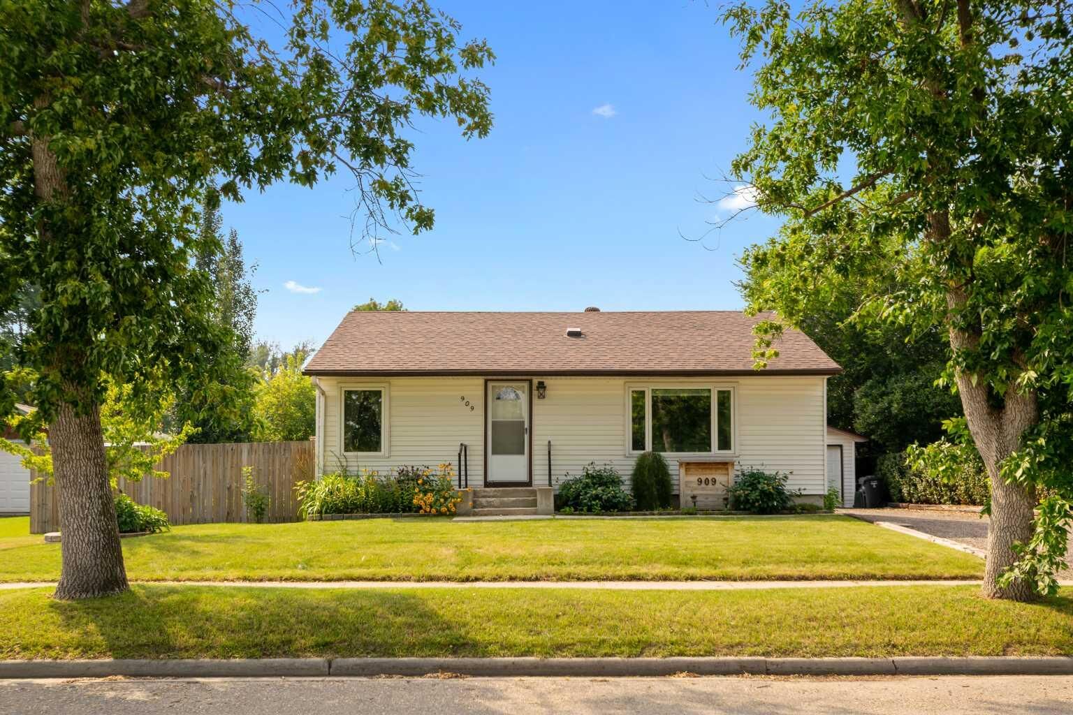 Property Photo: 909 6 Street SW AB T1V 1B3