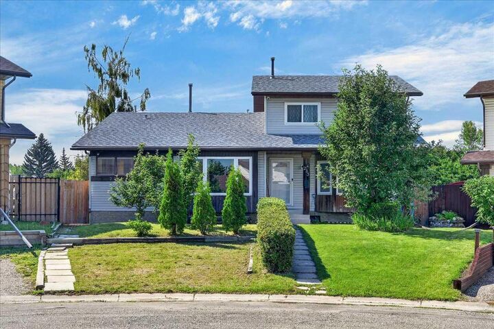 235 Abalone Place NE — photo 1