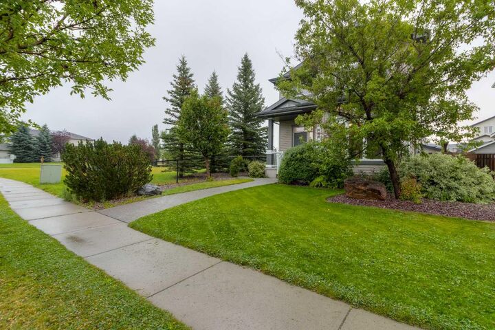 Property Photo: 104 Coalbanks Boulevard W AB T1J 2G9