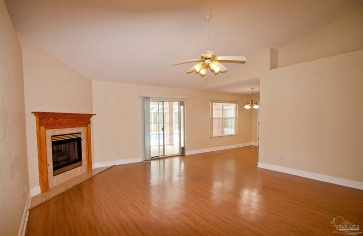 Property Photo:  10000 N Loop Rd  FL 32507 