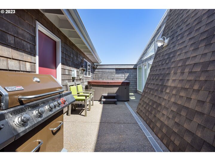 Property Photo: 35630 Sunset Dr OR 97135