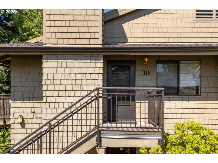 Property Photo: 30 Crestfield Ct OR 97035