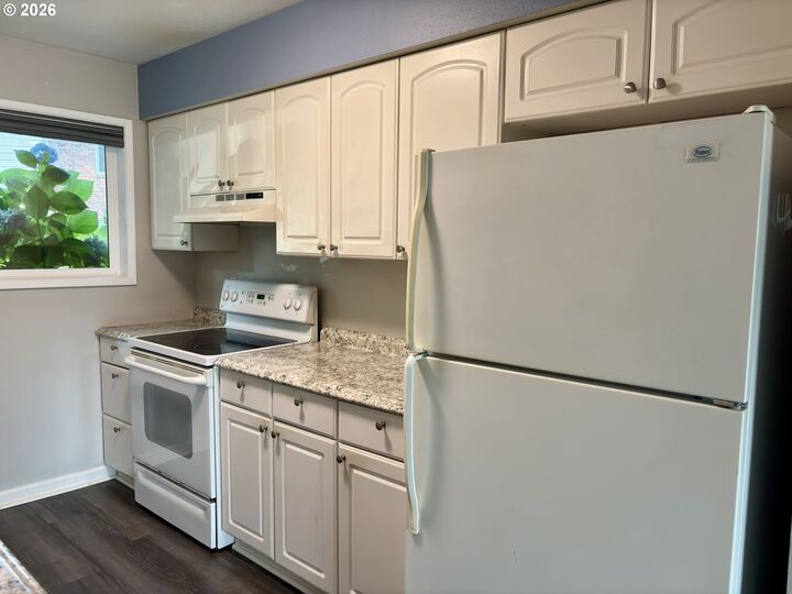 Property Photo:  2058 NE Hogan Dr  OR 97030 