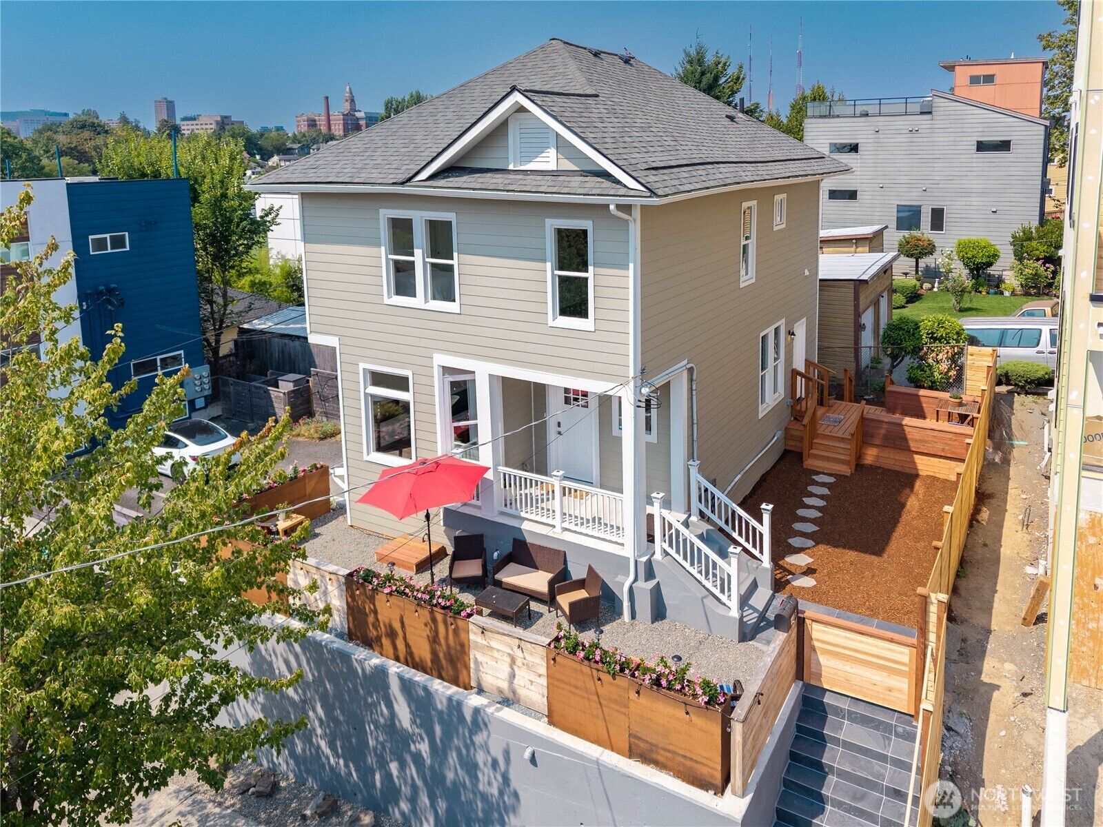 Property Photo: 2216 E Fir Street WA 98122