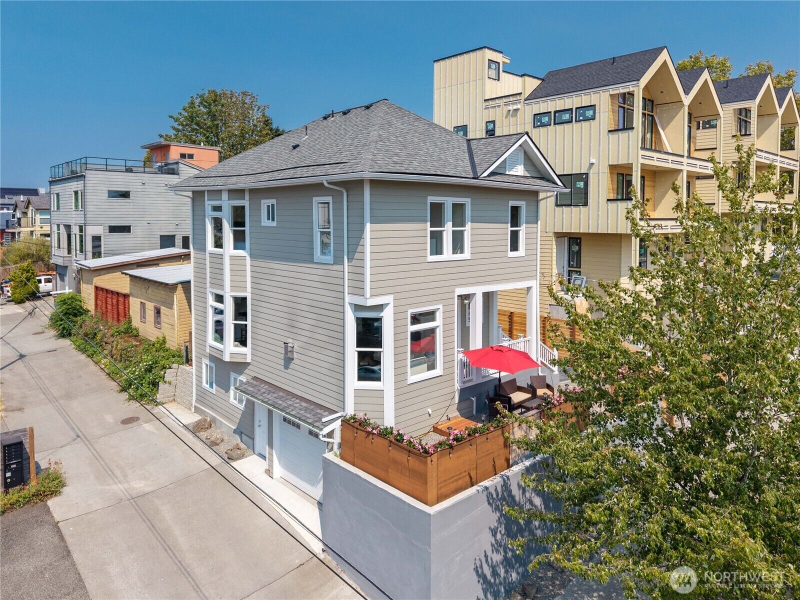 Property Photo: 2216 E Fir Street WA 98122