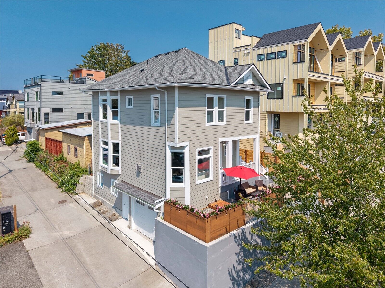 Property Photo: 2216 E Fir Street WA 98122