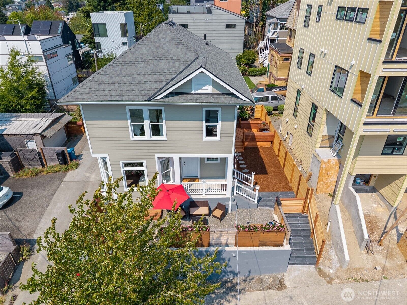 Property Photo:  2216 E Fir Street  WA 98122 