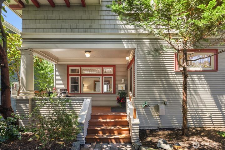 Property Photo: 1411 10th Avenue W WA 98119