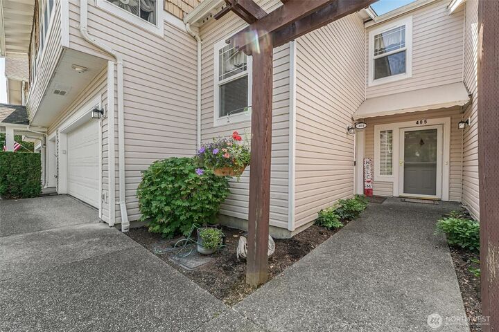 Property Photo:  7322  Centerville Court 404  WA 98292 