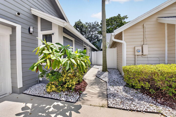 Property Photo: 5335 Park Place Circle FL 33486