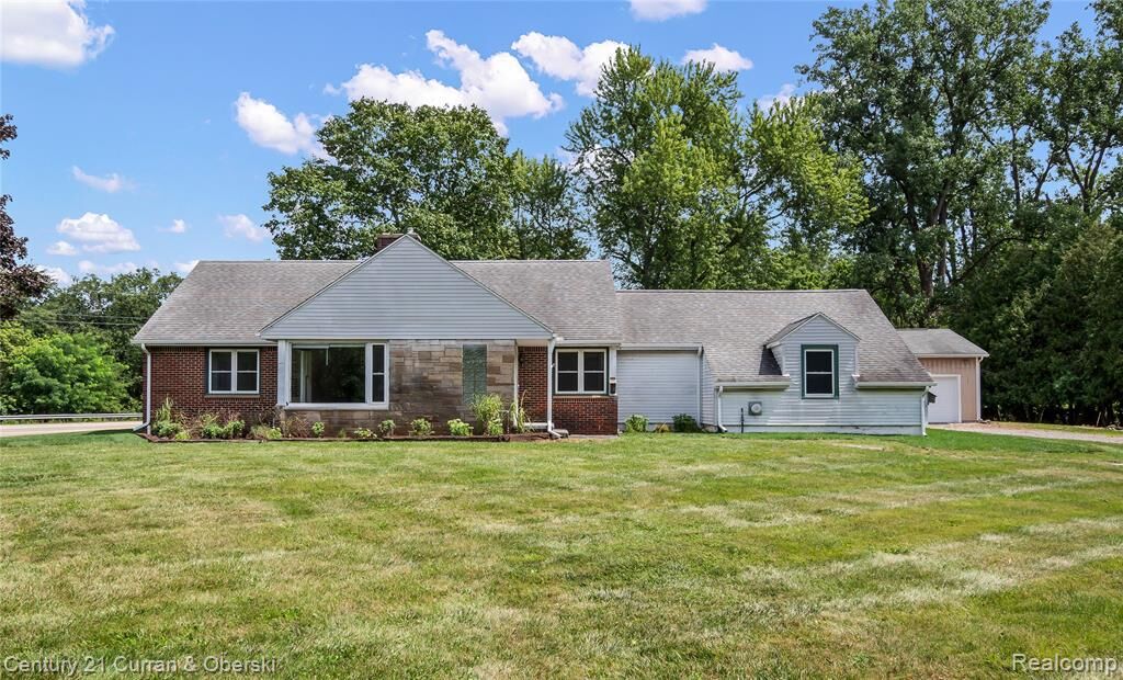 Property Photo:  901 City Road  MI 48158 
