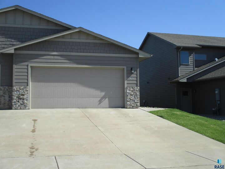 Property Photo: 7426 E 45 St SD 57110