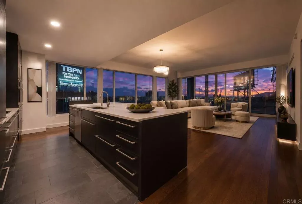 Property Photo:  6250 Hollywood Boulevard 12H  CA 90028 
