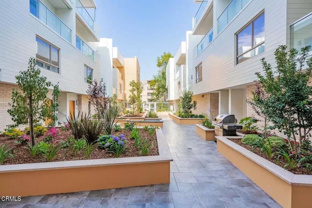 Property Photo:  137 S Wilson Avenue 106  CA 91106 