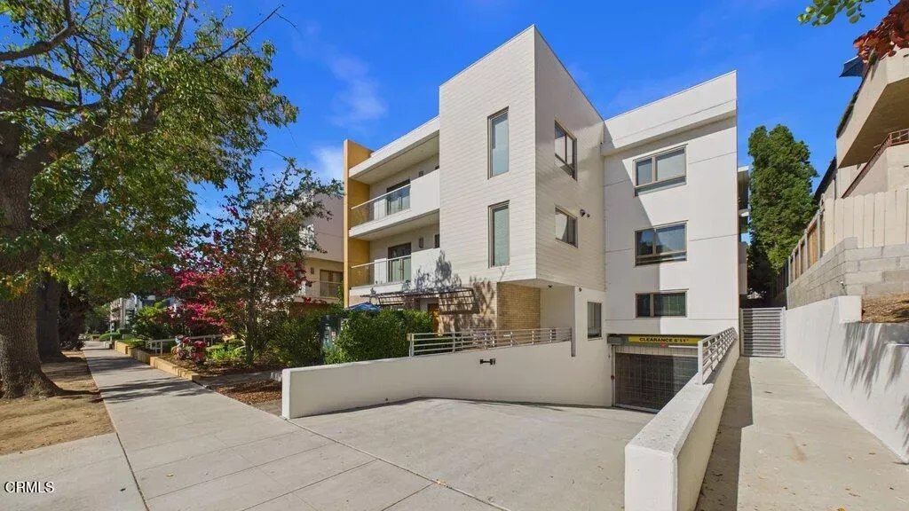 Property Photo:  137 S Wilson Avenue 106  CA 91106 