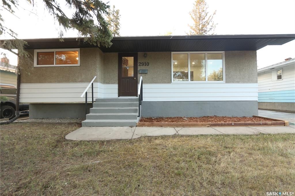 Property Photo: 2910 Avonhurst Drive SK S4R 3J5