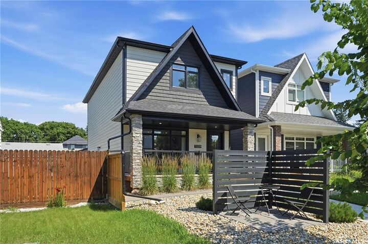 Property Photo:  1039 4th Street E  SK S7H 1K6 