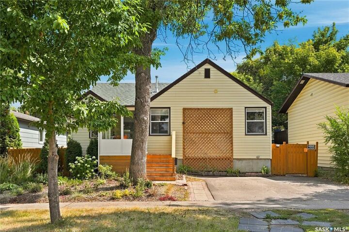 Property Photo:  2213 Coy Avenue  SK S7M 0J4 