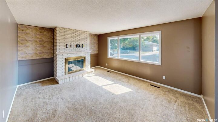 Property Photo:  60 Gale Street  SK S4R 4E1 