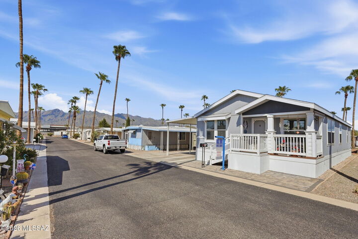 Property Photo: 4001 E Blacklidge Drive #6 AZ 85712
