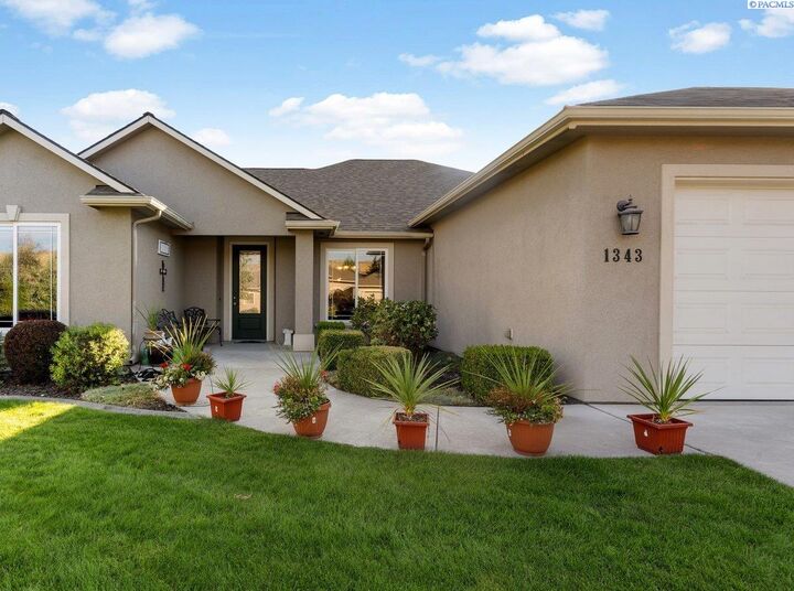 Property Photo:  1343 Jubilee Ct  WA 99352 