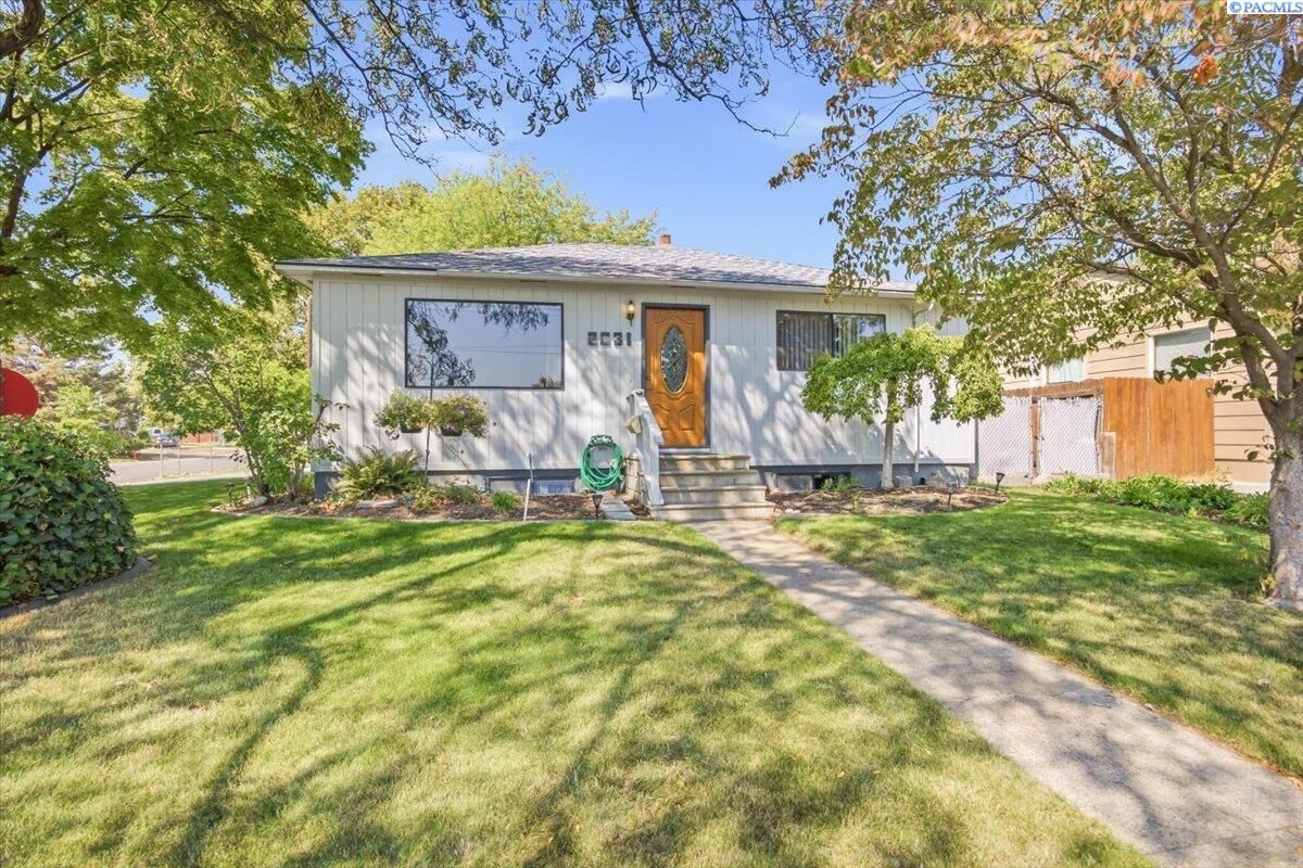 Property Photo: 2031 Rainier Ave WA 99354