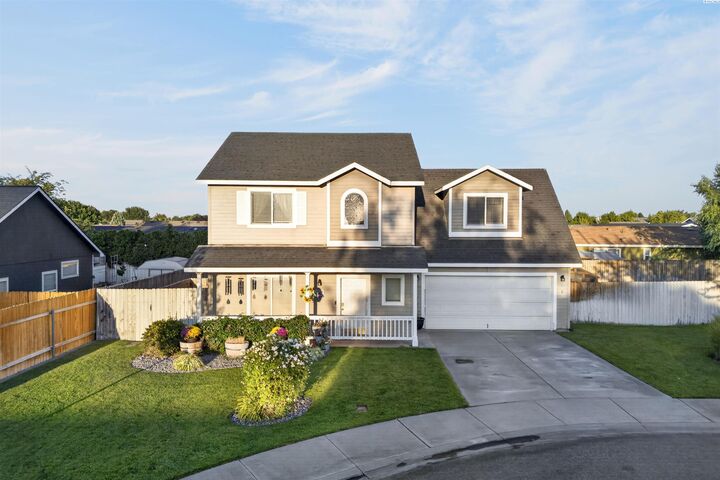 Property Photo:  1560 Desert Springs Avenue  WA 99352 