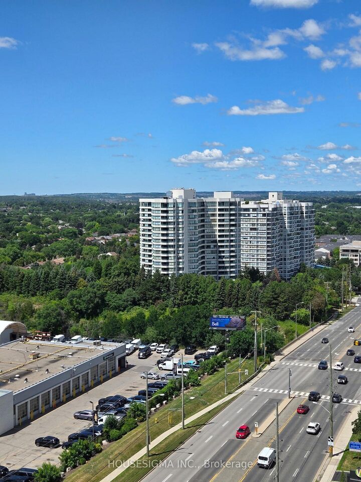 Property Photo:  7161 Yonge Street 1423  ON L3T 0C8 