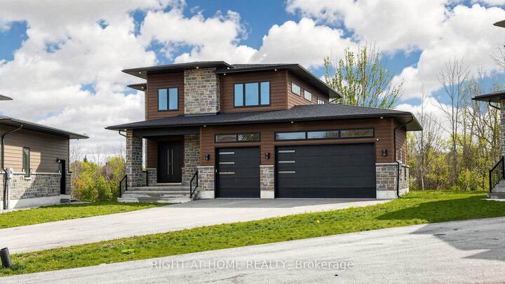 Property Photo: 14 Dixon Court ON L4N 7H1
